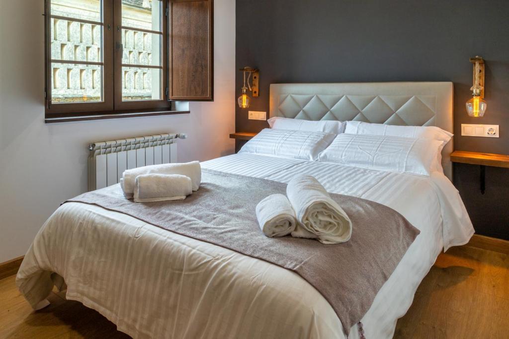 Apartamentos Rurales Lola Penarronda Кастропол Екстериор снимка