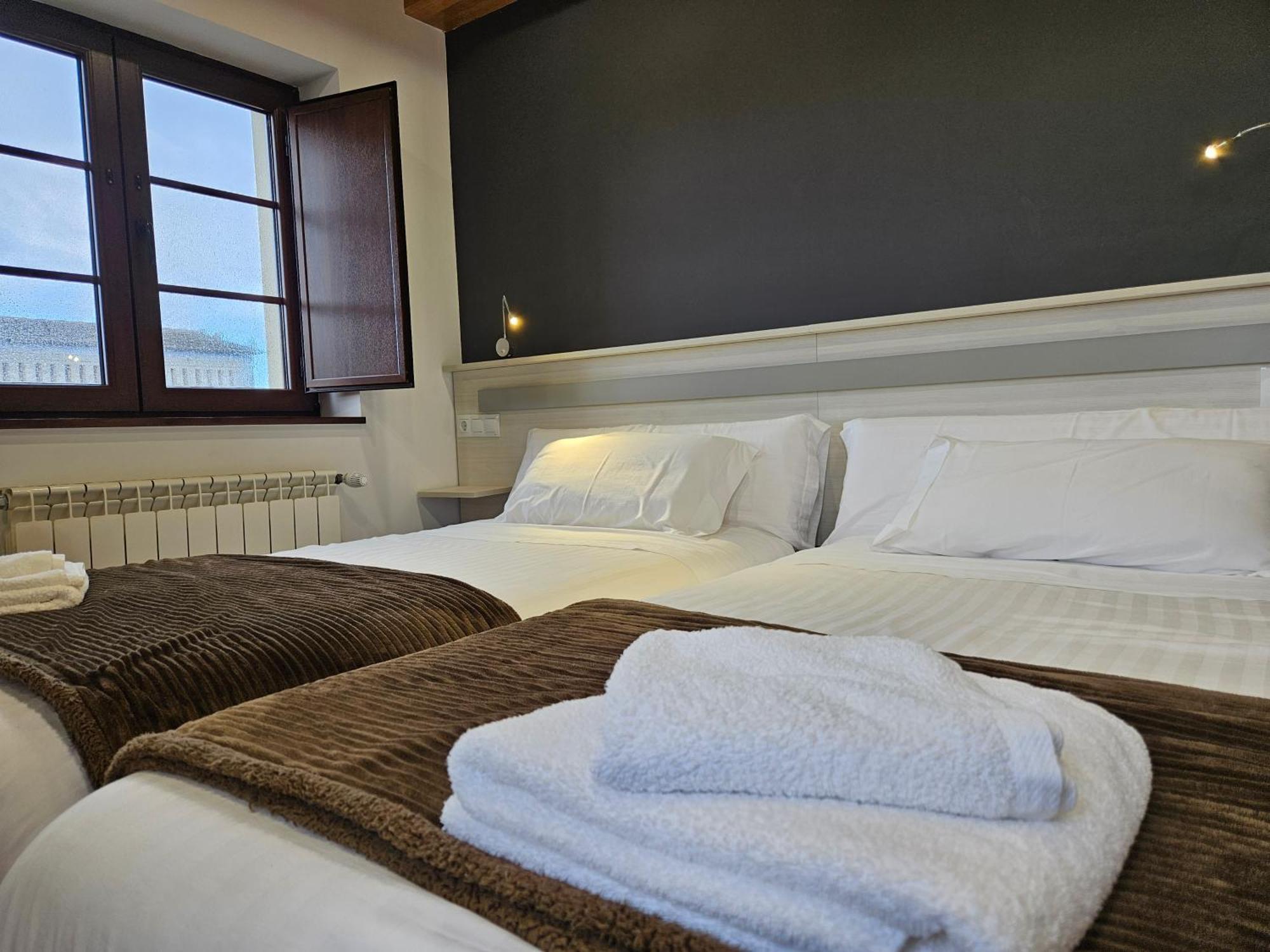 Apartamentos Rurales Lola Penarronda Кастропол Екстериор снимка