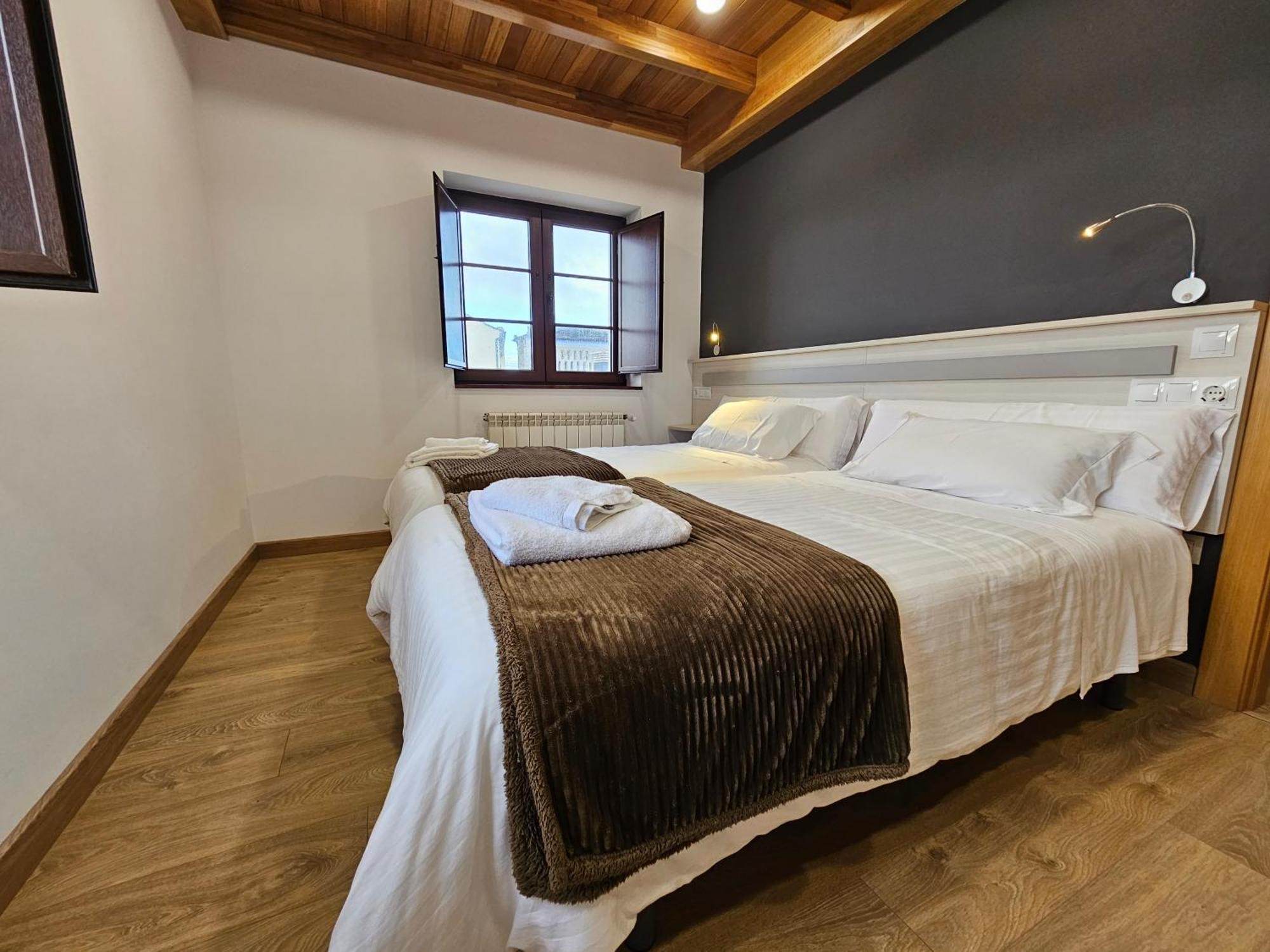 Apartamentos Rurales Lola Penarronda Кастропол Екстериор снимка