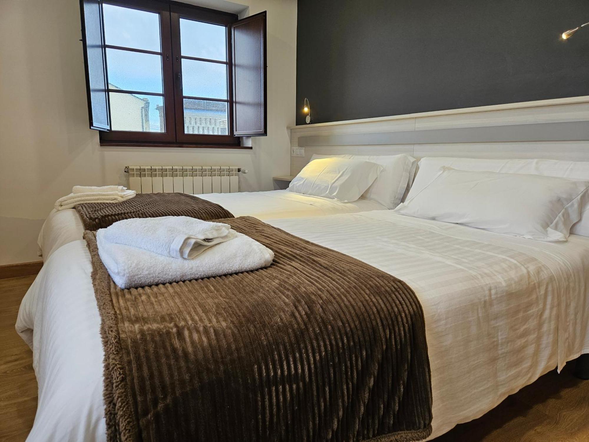 Apartamentos Rurales Lola Penarronda Кастропол Екстериор снимка