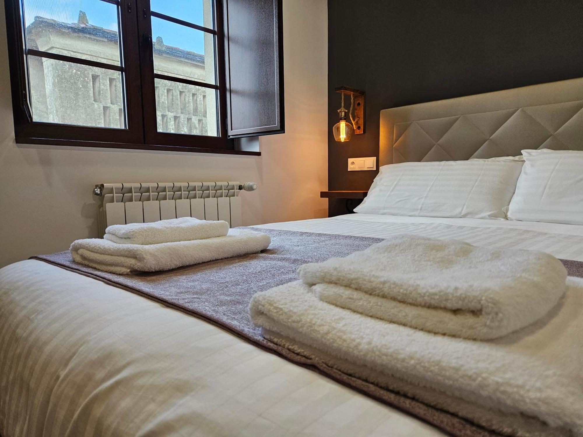 Apartamentos Rurales Lola Penarronda Кастропол Екстериор снимка