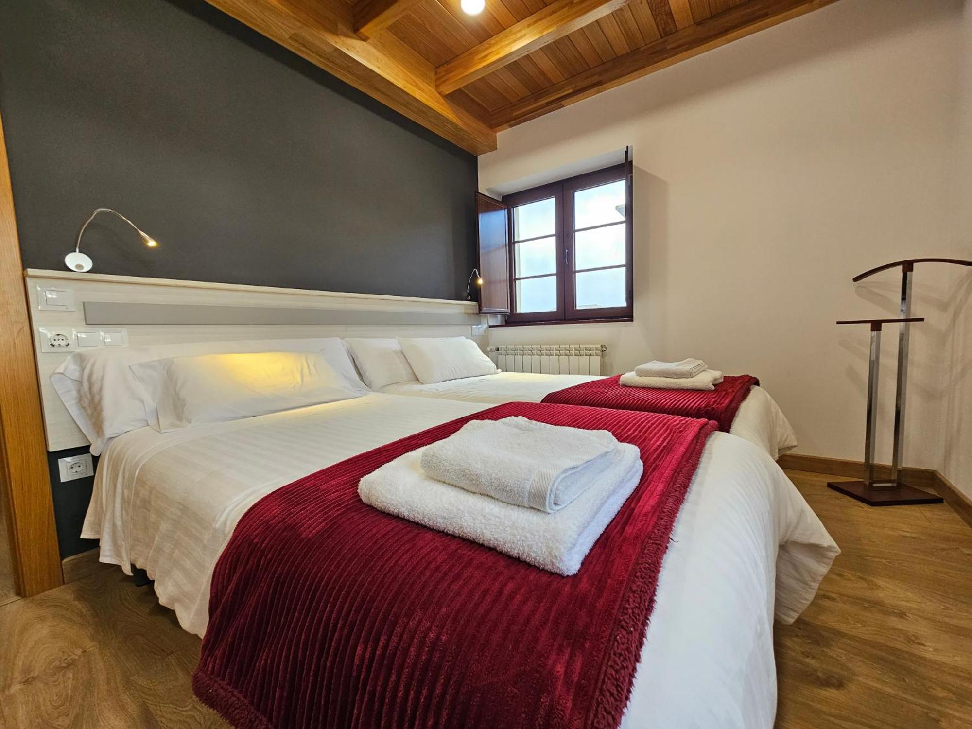 Apartamentos Rurales Lola Penarronda Кастропол Екстериор снимка